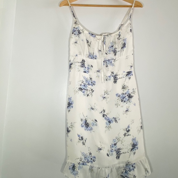 Abercrombie / Fitch  White and Blue Floral Dress Scrunch Back - Small - Picture 1 of 2